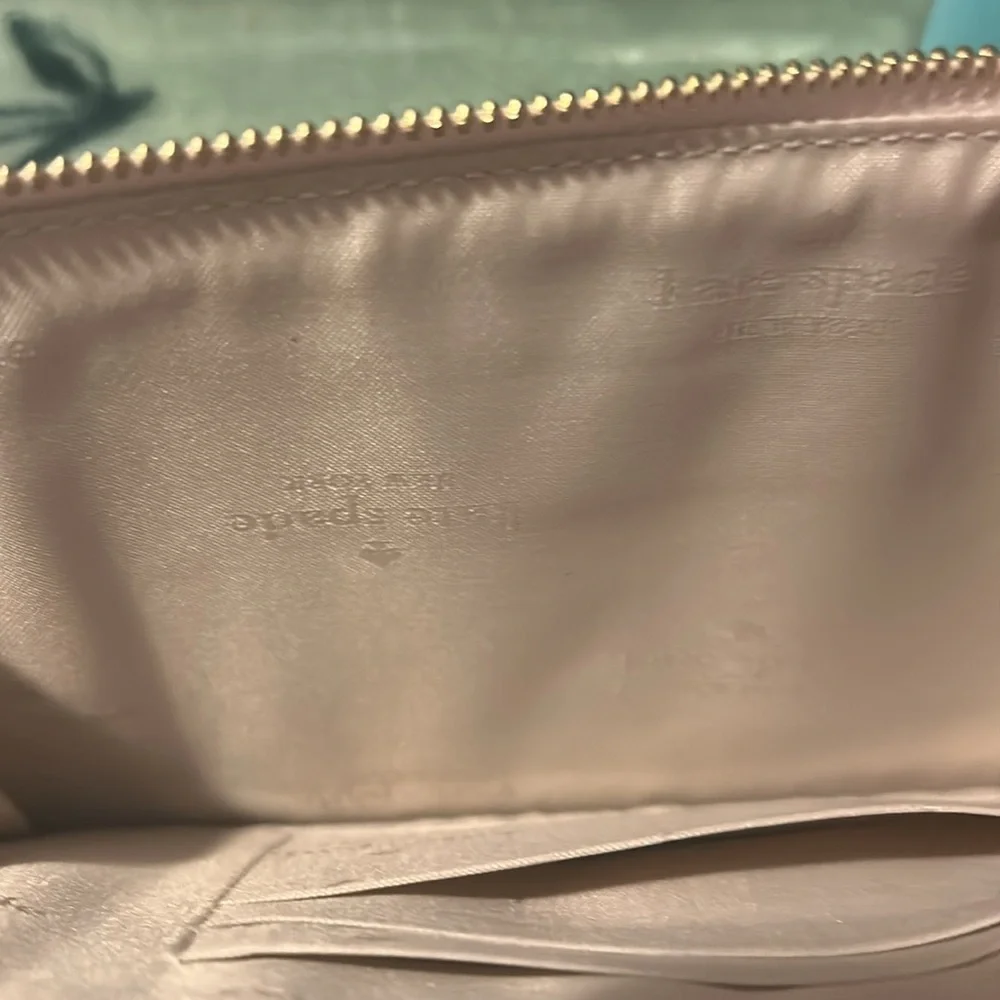 Kate Spade Strawberry Garden Medium Size Wristlet NWT - Picture 7 of 7